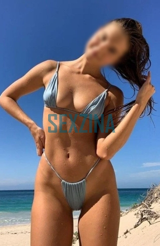 סקסית ועצמאית, צמיחה נמוכה עם שדיים יפים