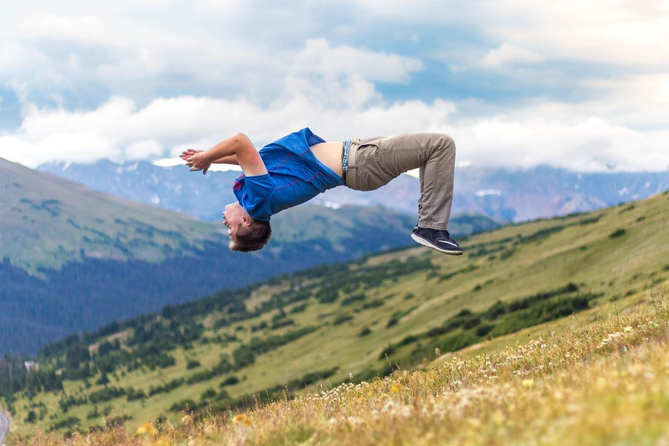 היכרויות דרך הטלפון: האם את/ה מסתכל/ת בפרופיל של זונה מבלי להבין זאת?